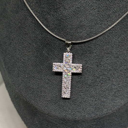 Cruz diamante central con brillos